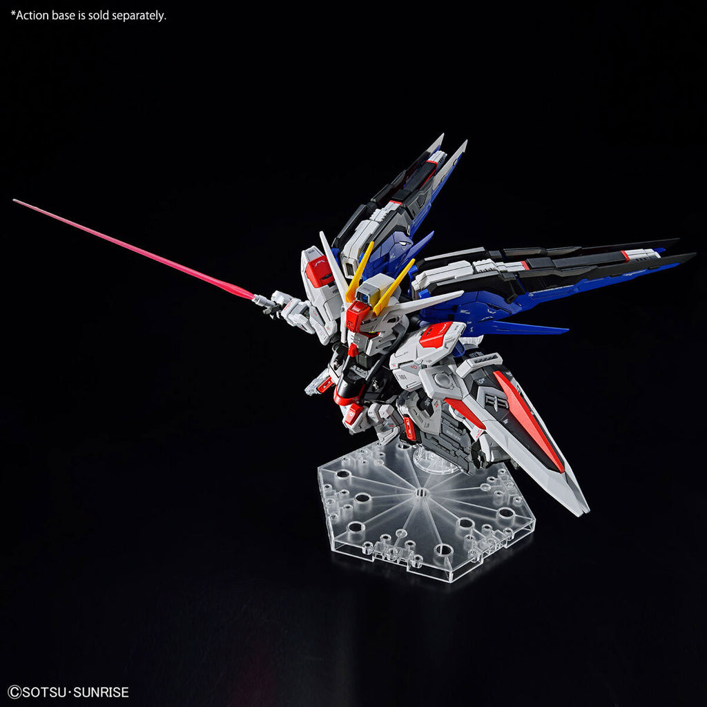 MASTER GRADE SD FREEDOM GUNDAM